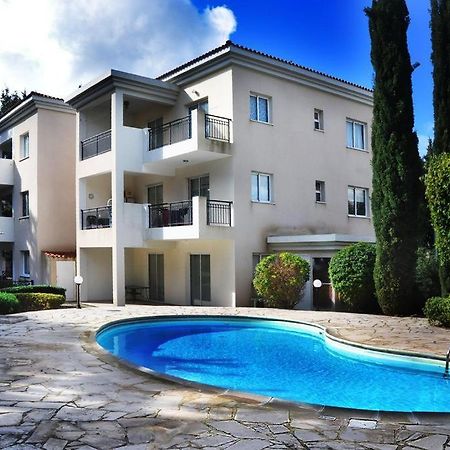 Poolside 2 Bedroom Apt, Paphos Riviera, Universal Area Luaran gambar