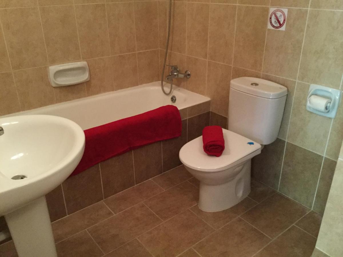 Poolside 2 Bedroom Apt, Paphos Riviera, Universal Area Luaran gambar