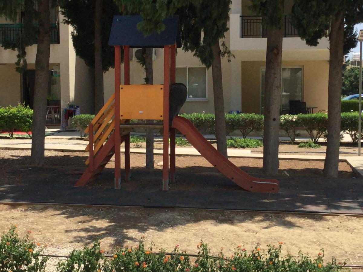 Poolside 2 Bedroom Apt, Paphos Riviera, Universal Area Luaran gambar