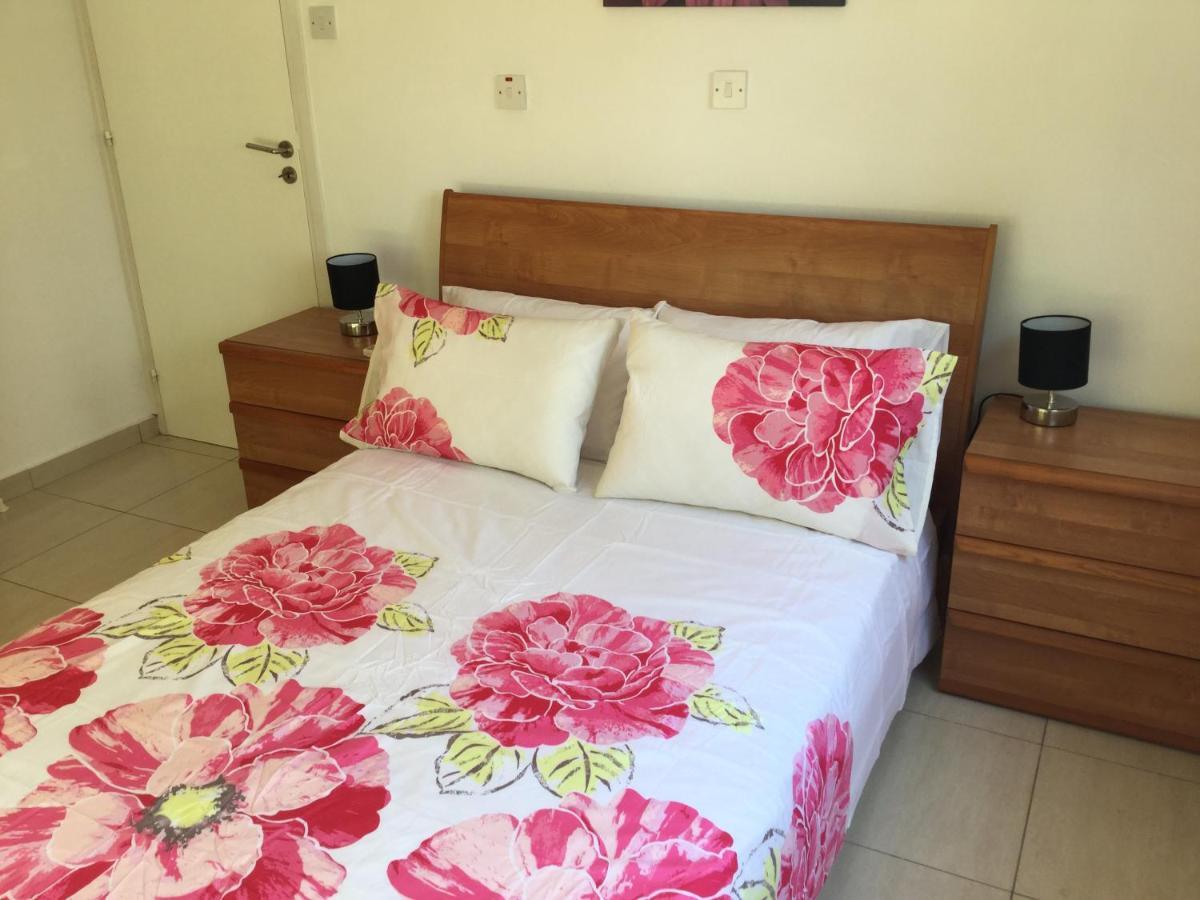 Poolside 2 Bedroom Apt, Paphos Riviera, Universal Area Luaran gambar