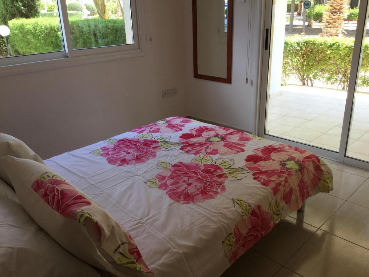 Poolside 2 Bedroom Apt, Paphos Riviera, Universal Area Luaran gambar