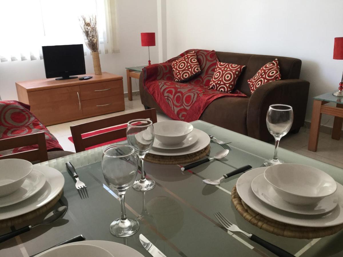 Poolside 2 Bedroom Apt, Paphos Riviera, Universal Area Luaran gambar