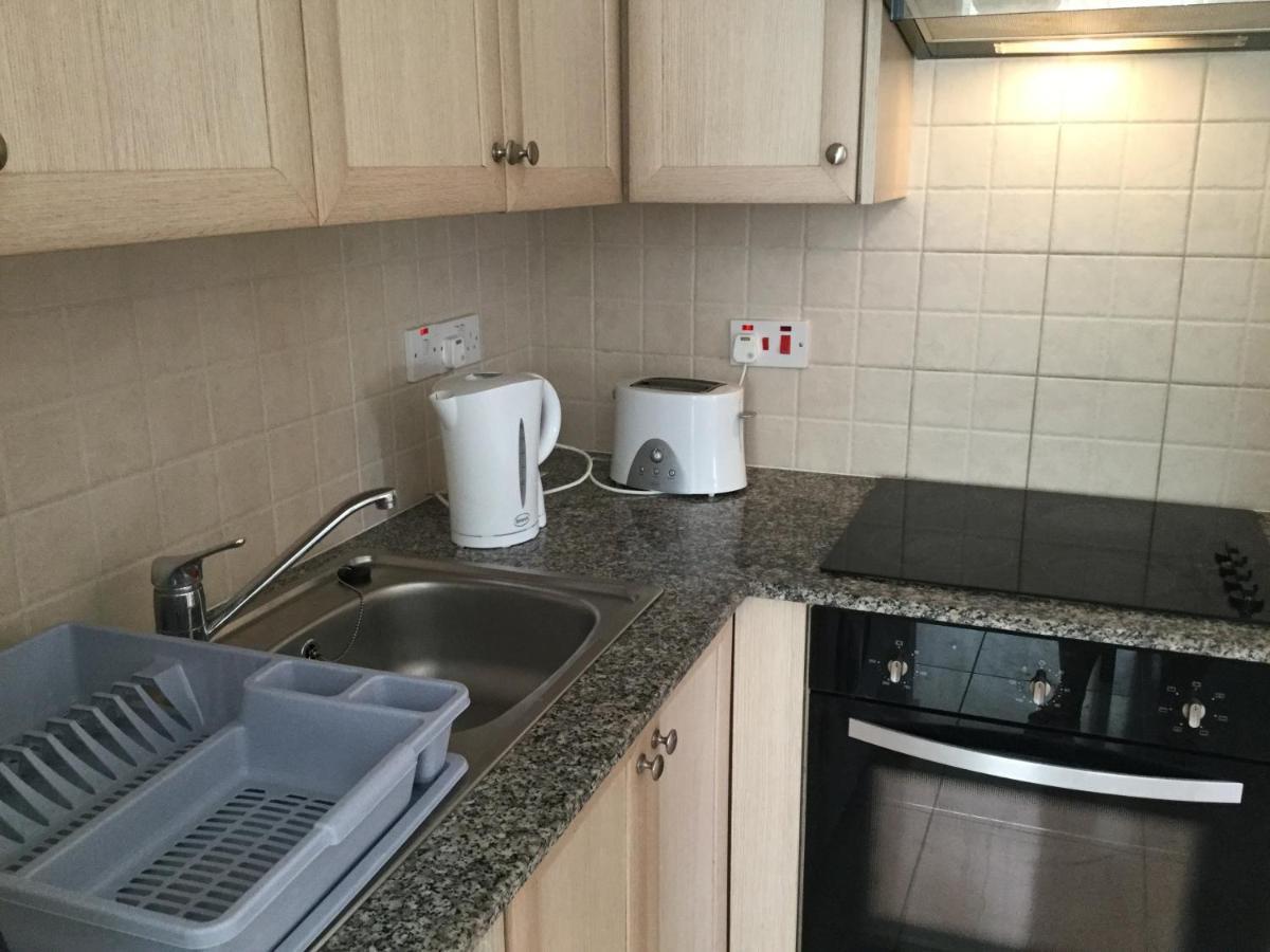 Poolside 2 Bedroom Apt, Paphos Riviera, Universal Area Luaran gambar